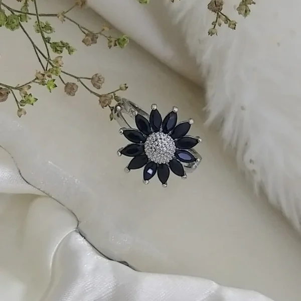 Dazzling Daisy ~ Black